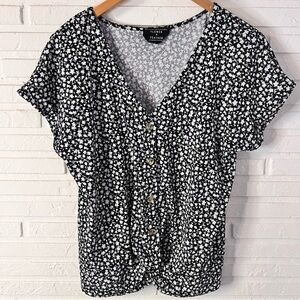 Flower & Feather Black and White Floral Faux Button Blouse, Women’s Size Small